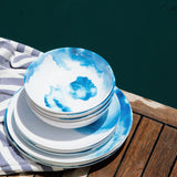 Melamin Geschirrset für 4 Personen - 16 Teile mit Edelstahl Themo Tassen hellblau elegante Steingut Optik in weiss-blau Essgeschirr Campinggeschirr Picknick Camping Outdoor